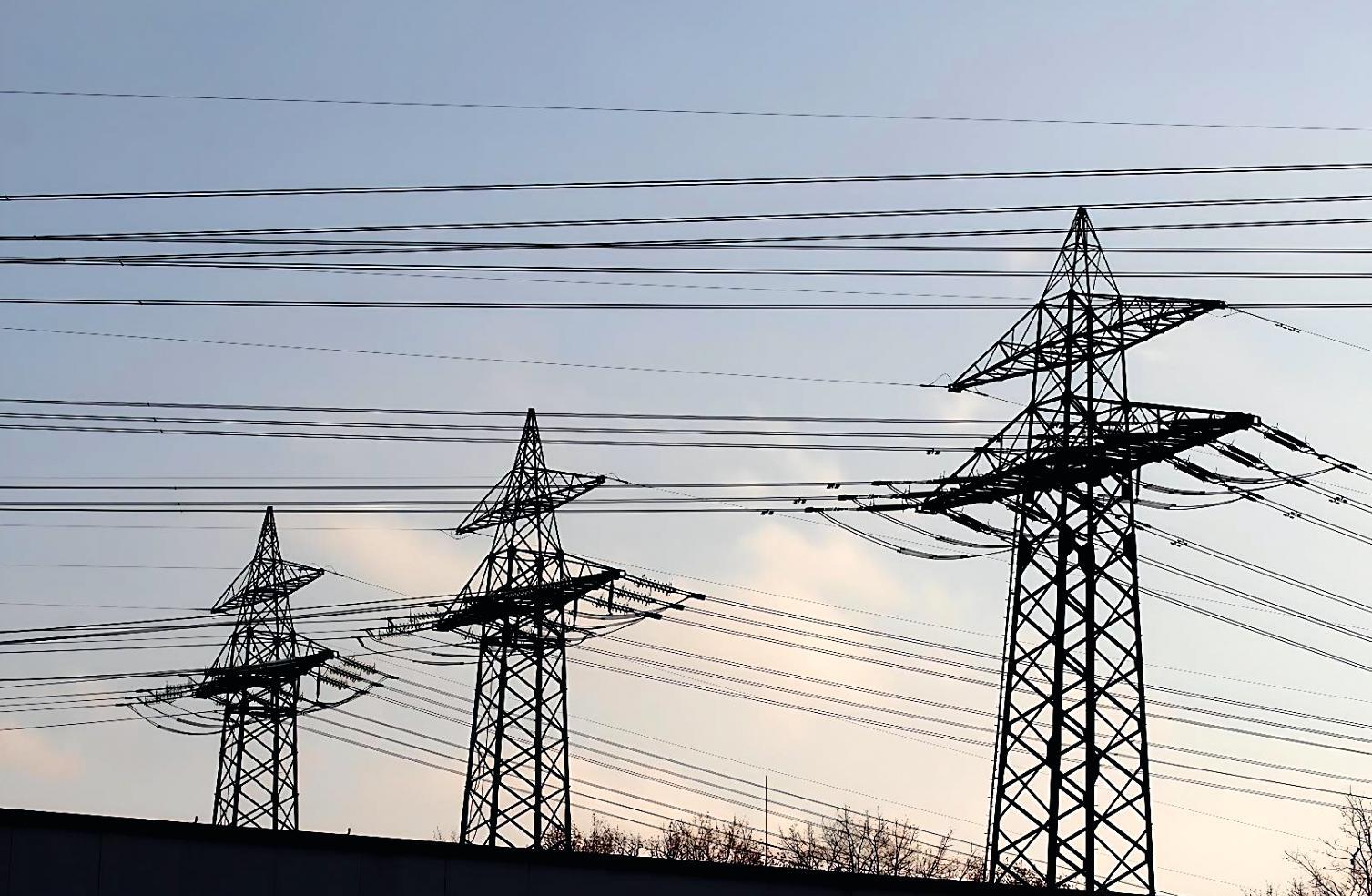 Participant suivant un atelier pratique sur les systèmes de gestion énergétique